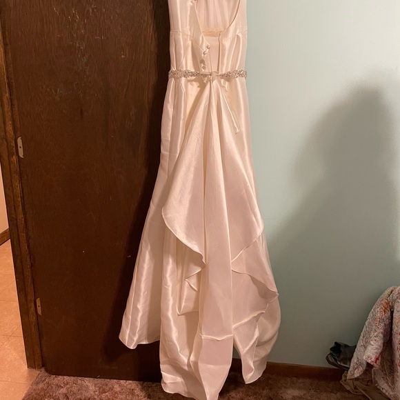 WEDDING DRESS - Picture 5 of 7